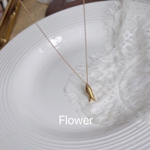小金鱼年年有鱼钛钢项链极简风金色鱼形吊坠项链女小众设计锁骨链