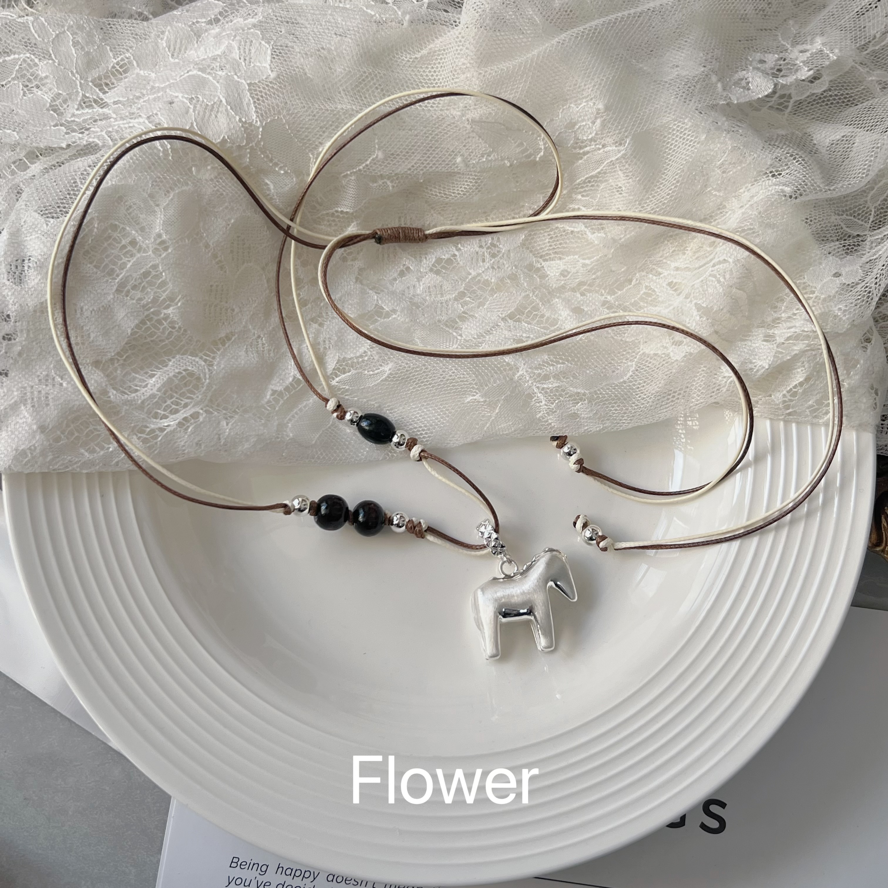 编织绳银色拉丝小马项链气质轻奢小众设计马年本命年秋冬毛衣链