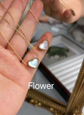 设计师款贝母桃心钛钢锁骨链