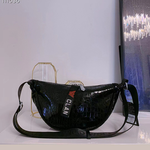 野狼部落2025石头纹亮面单肩斜挎包纯色女包休闲饺子包百搭小包潮