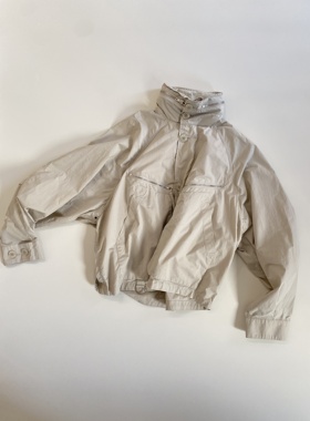 面料轻薄但是很挺括～降落伞夹克极简短款风衣女外套