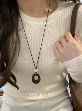 suzyacc kr镂空木质圆形吊坠长项链女复古简约通勤百搭高级毛衣链
