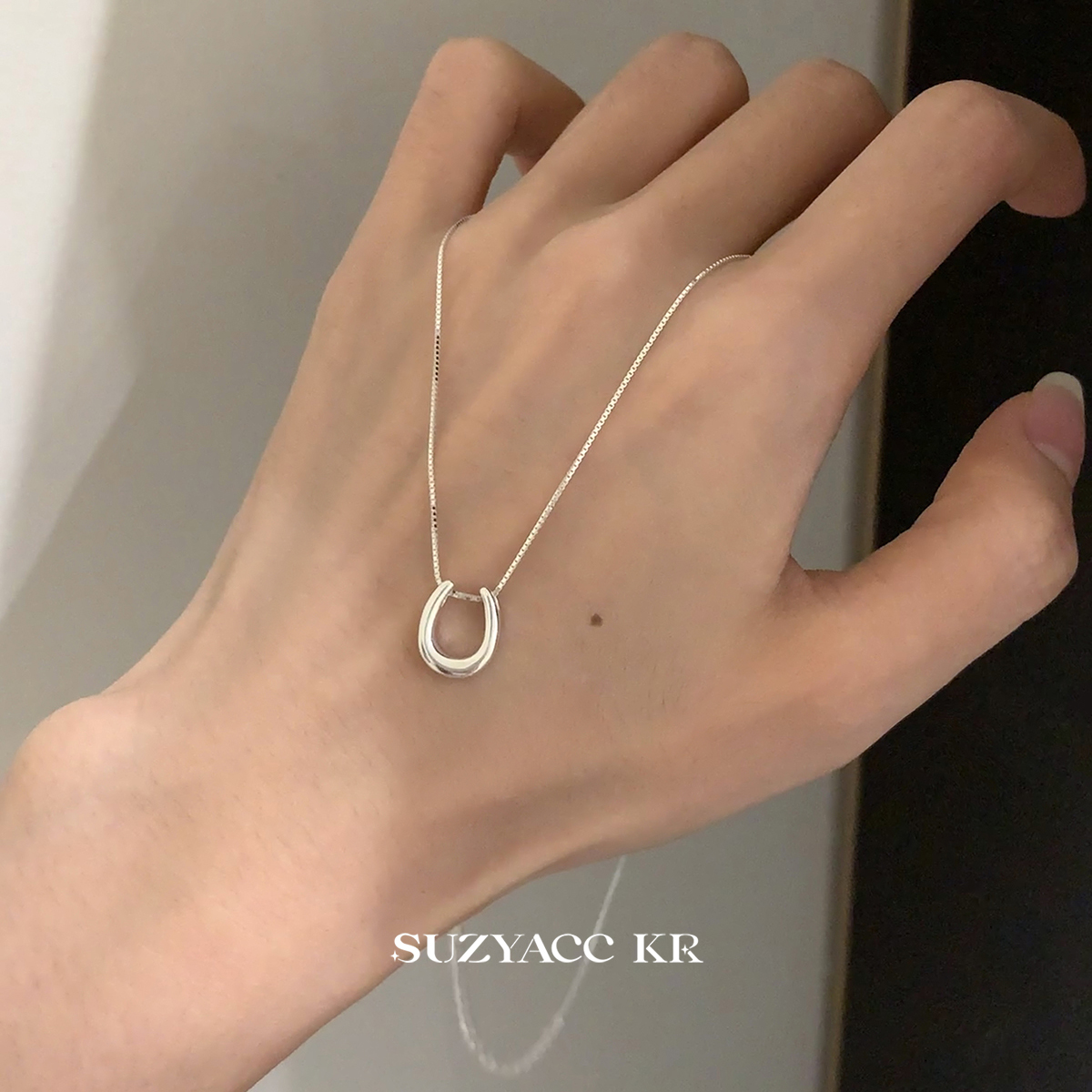 suzyacc kr极简风纯银马蹄扣项链2025新款早秋气质小众高级毛衣链
