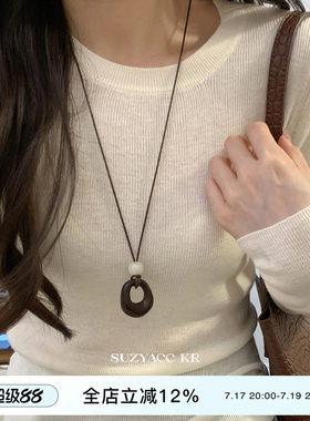 suzyacc kr镂空木质圆形吊坠长项链女复古简约通勤百搭高级毛衣链