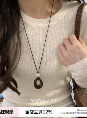 suzyacc kr镂空木质圆形吊坠长项链女复古简约通勤百搭高级毛衣链