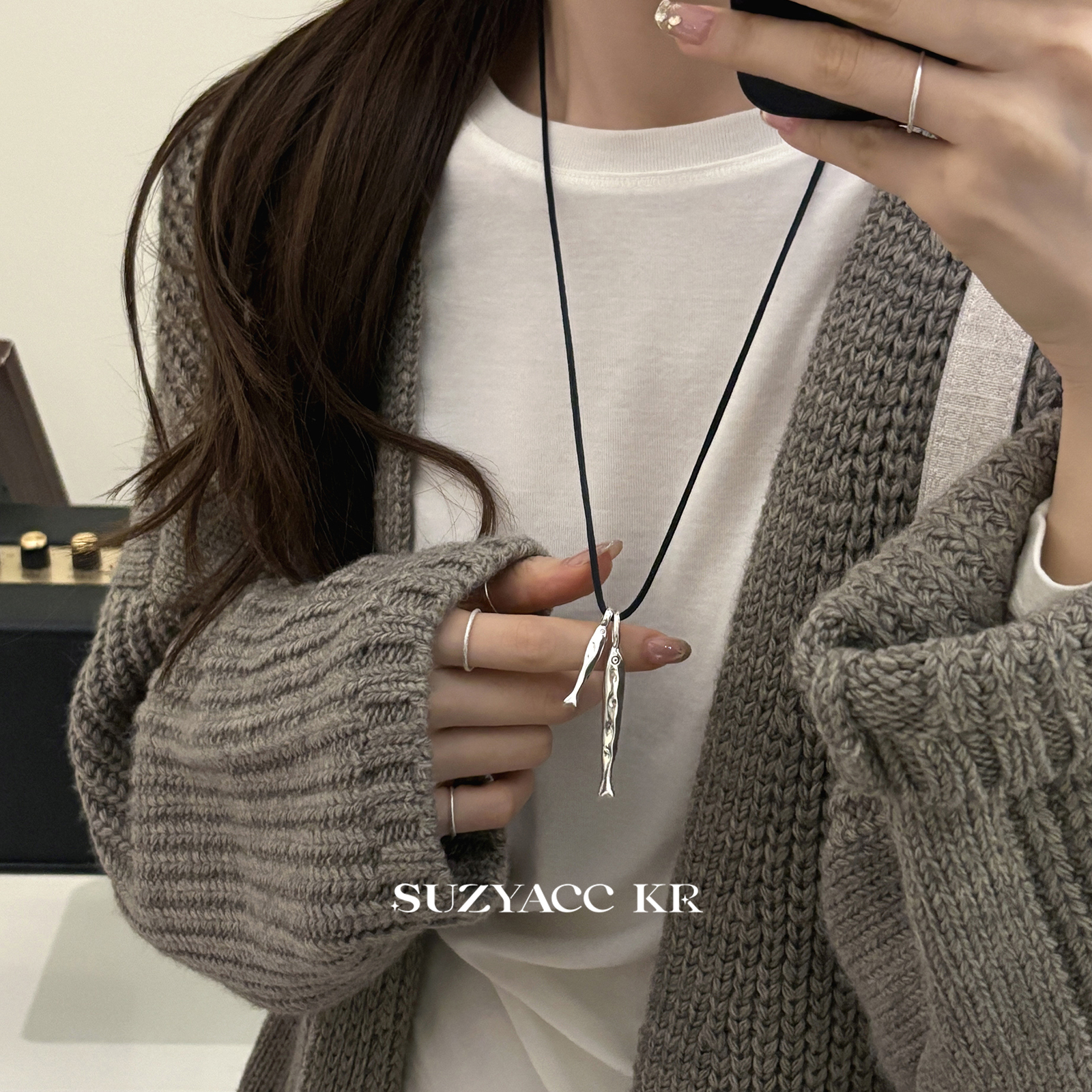 suzyacc kr小众设计极简小鱼吊坠毛衣链百搭甜酷个性高级感长项链