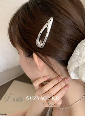 suzyacc kr银色皮质波点发夹女2025新款简约小众高级感百搭刘海夹