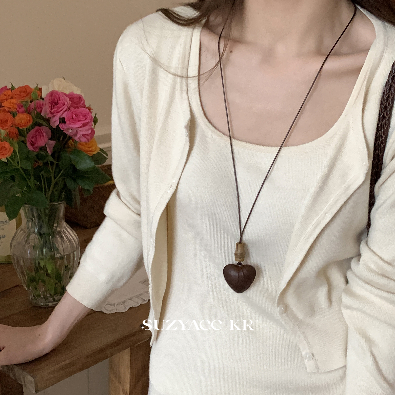suzyacc kr小众设计爱心吊坠长款项链复古简约百搭高级感毛衣链女