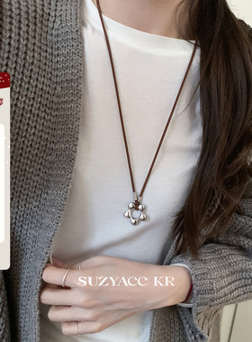 suzyacc kr镂空花瓣麂皮绳毛衣链小众设计高级感锁骨链气质颈链