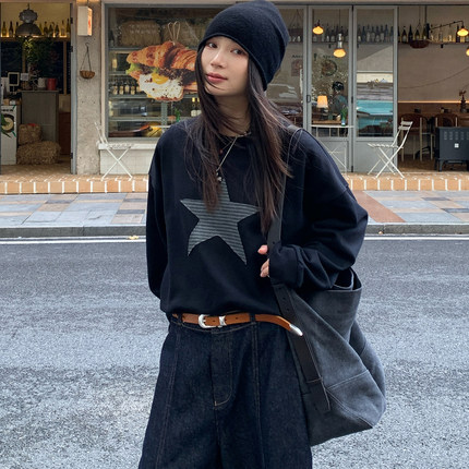 7AM10PM设计感星星贴布短款卫衣女 百搭黑色薄绒圆领卫衣加绒上衣