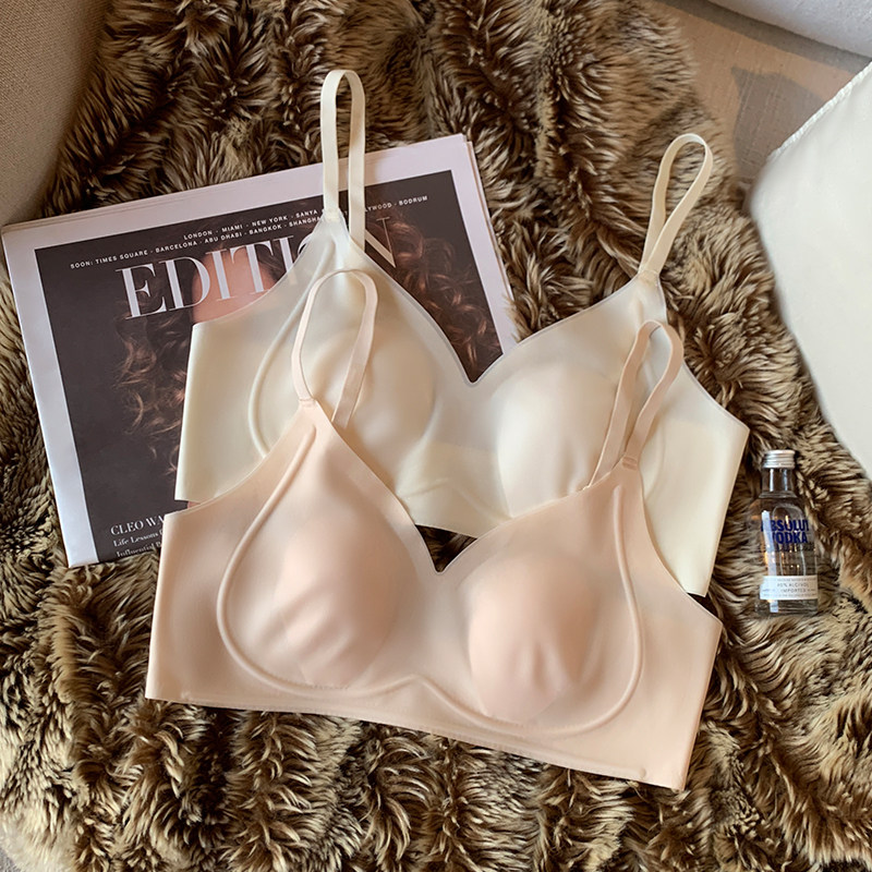 薄款兔耳朵裸感无痕乳胶内衣女士无钢圈大胸显小粉底液透气文胸罩