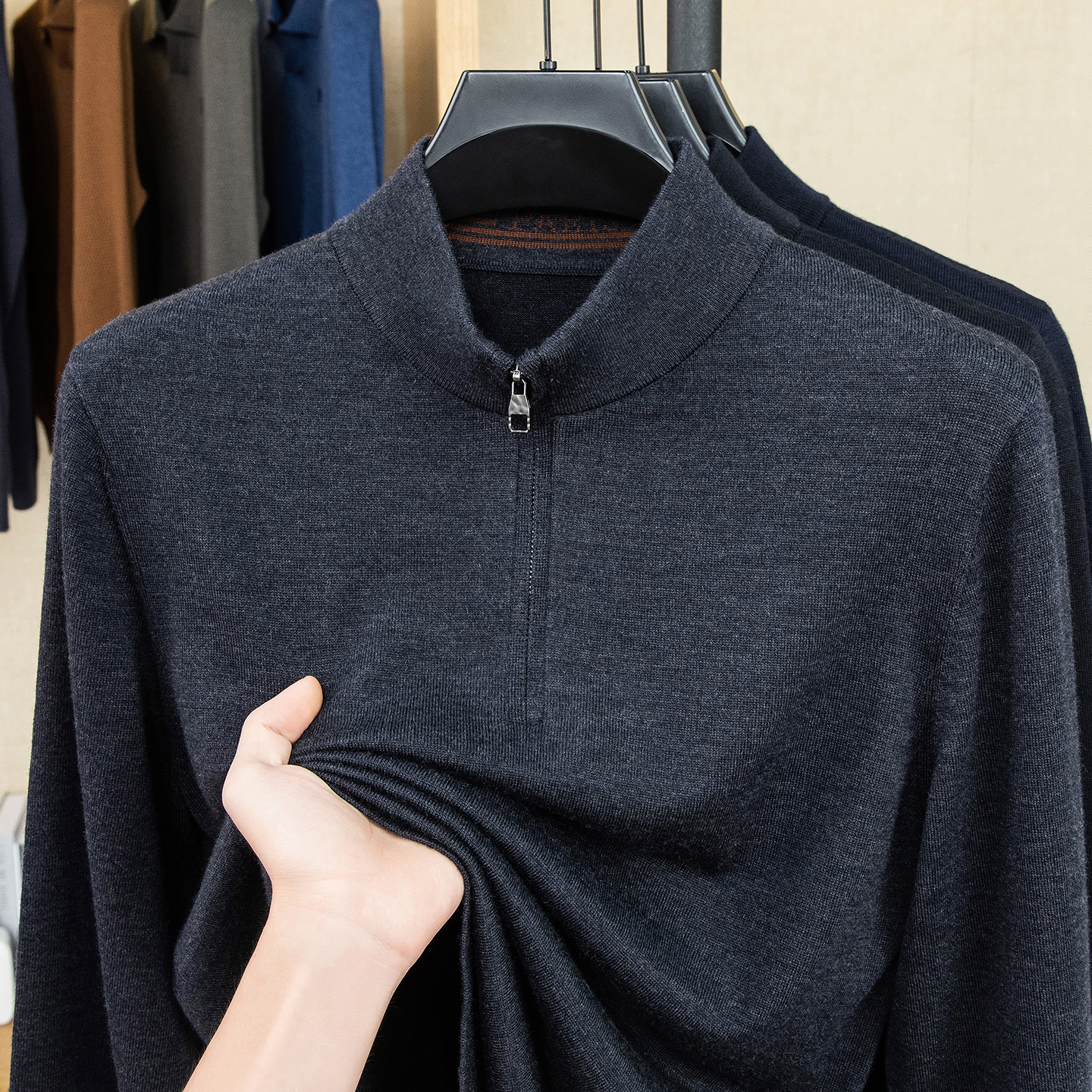 385克【羊毛+山羊绒+桑蚕丝】可机洗精纺羊毛衫男半高拉链领毛衣