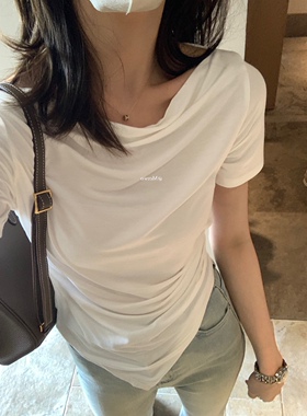 设计感辣妹修身百搭圆领休闲T恤女夏薄款收腰纯欲风一字肩冰凉短T