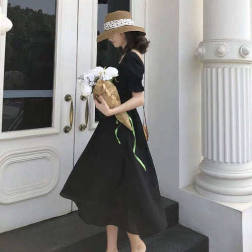 2026新款衣服气质显瘦方领赫本风连衣裙法式初恋裙裙子网红a字裙