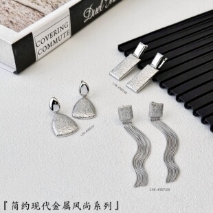 丽银新款简约现代金属风风尚系列耳饰丽贝丽影复古港风银色系耳环