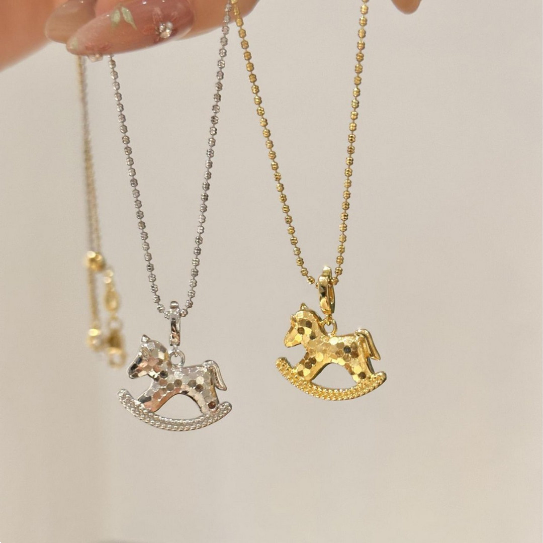 马上有钱 碎冰冰小马吊坠项链女款秋冬轻奢高级感气质毛衣链配饰,饰品/流行首饰/时尚饰品新,项链,淘宝优惠券,粉丝福利购,淘宝优惠卷