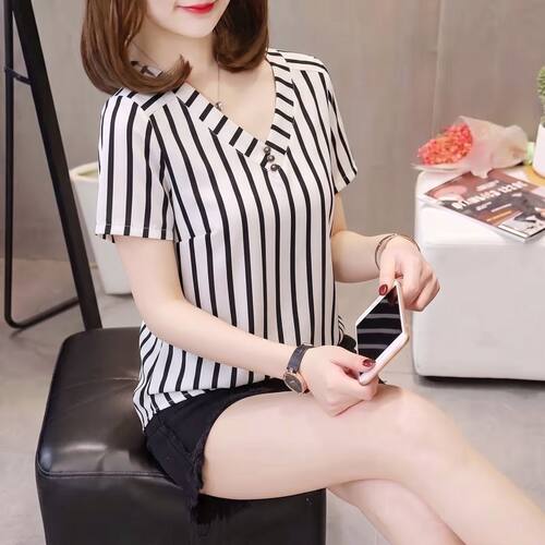 夏季中老年女装条纹时尚短袖t恤妈妈装薄款宽松减龄打底V领上衣女