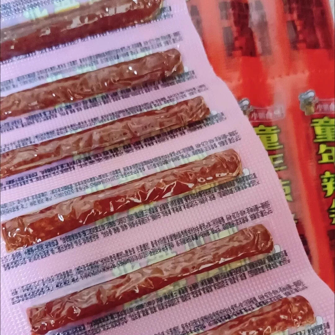 D108包超长童年辣条休闲食品怀旧三折叠被子辣条一根解馋零食