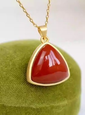 天然南红玛瑙吊坠纯银复古宫廷风三角形古法金色项链精致饰品