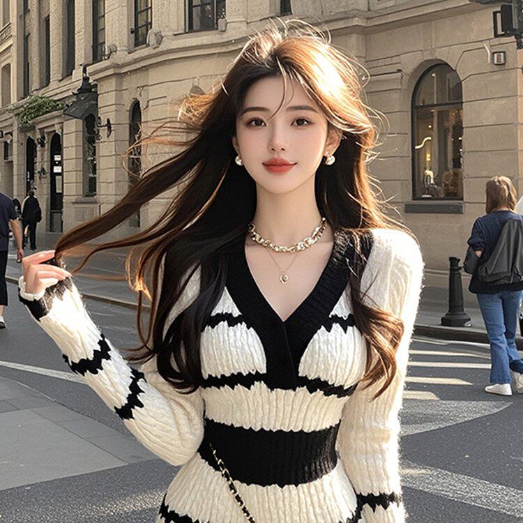 韩国V领撞色条纹针织衫毛衣连衣裙女秋冬高级感轻奢OL内搭打底裙