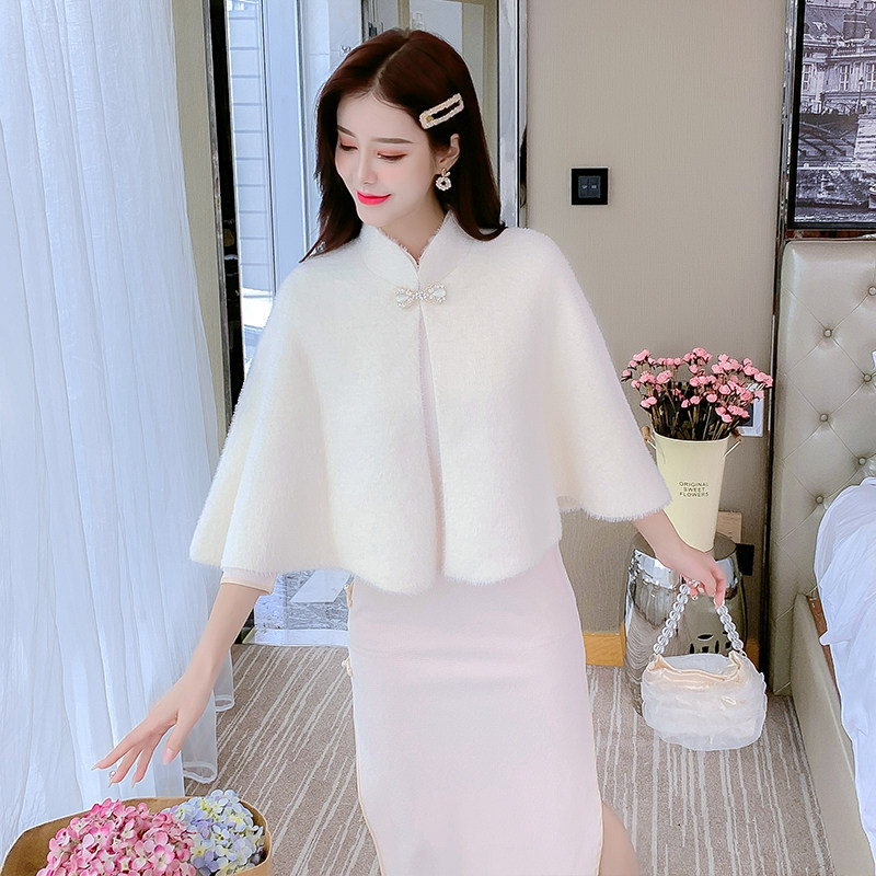 女装旗袍披肩年轻款少女秋冬复古白色新娘敬酒服外搭斗篷外套女