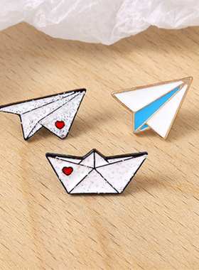 胸针可爱日系红色爱心纸飞机 小船卡通背包装饰徽章别针 百搭饰品