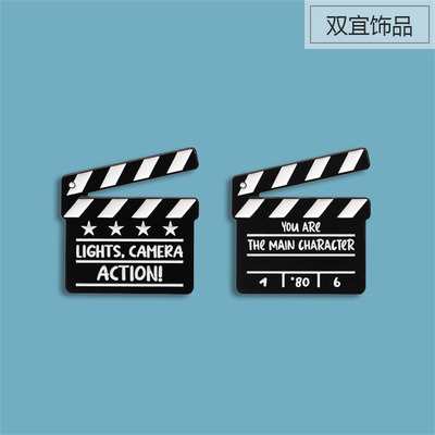 电影开拍 你是主角 黑白简约服装饰品挂件背包别针金属勋章衣饰