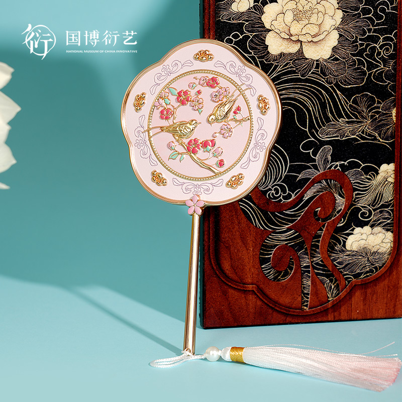 中国国家博物馆杏林春燕手持镜