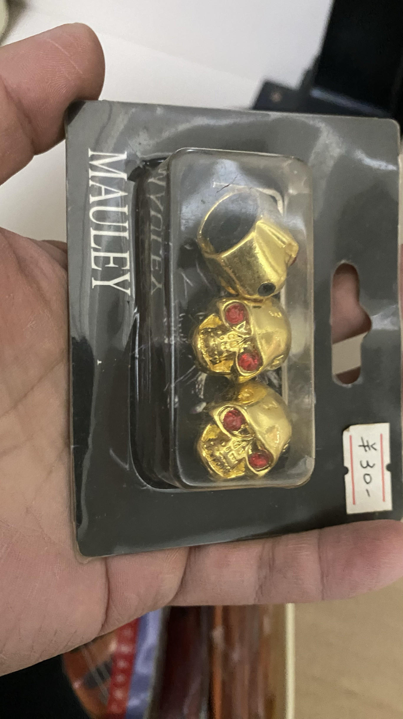电吉他拨杆上的装饰品金色骷髅头一盒三个此价格包邮