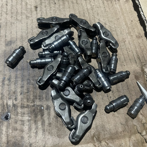 奔驰威庭2.1T 651 摇臂 顶柱