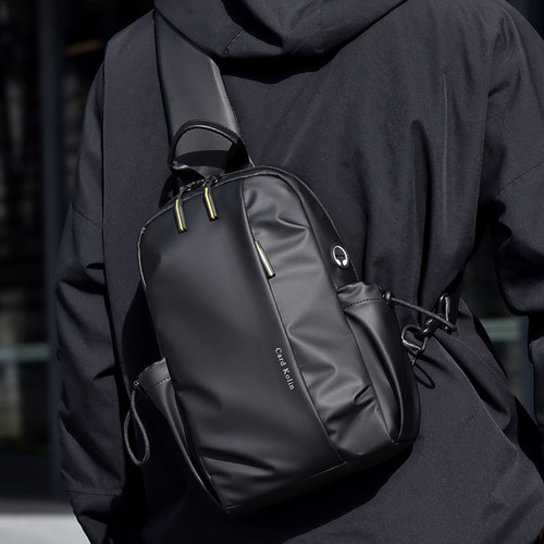 胸包大容量轻便透气潮休闲斜挎包