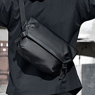 质保三年男士斜挎包磁吸快拆扣机能风12寸平板休闲单肩邮差包包邮