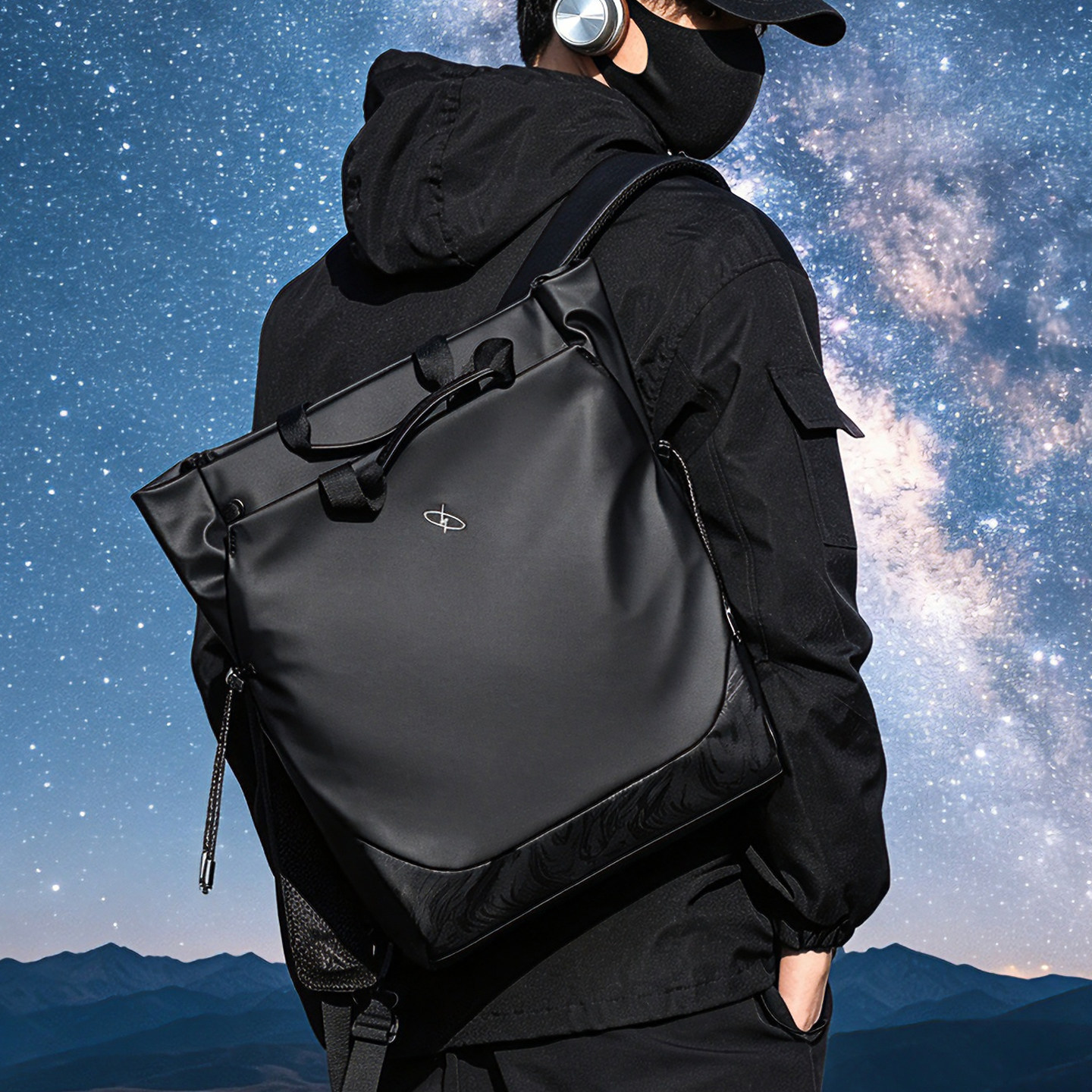 新款男士双肩包时尚休闲大容量防水通勤包青年个性出差电脑包包邮