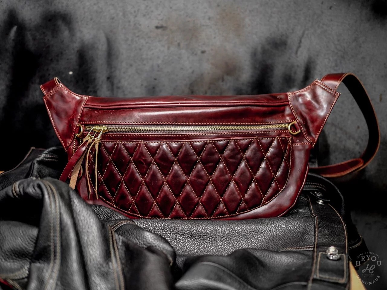 HEYOU格菱纹植鞣牛皮胸包腰包