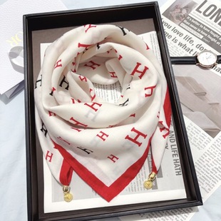 磁吸扣棉麻方巾新款春季秋三角围巾丝巾护颈高级时尚穿搭围脖百搭