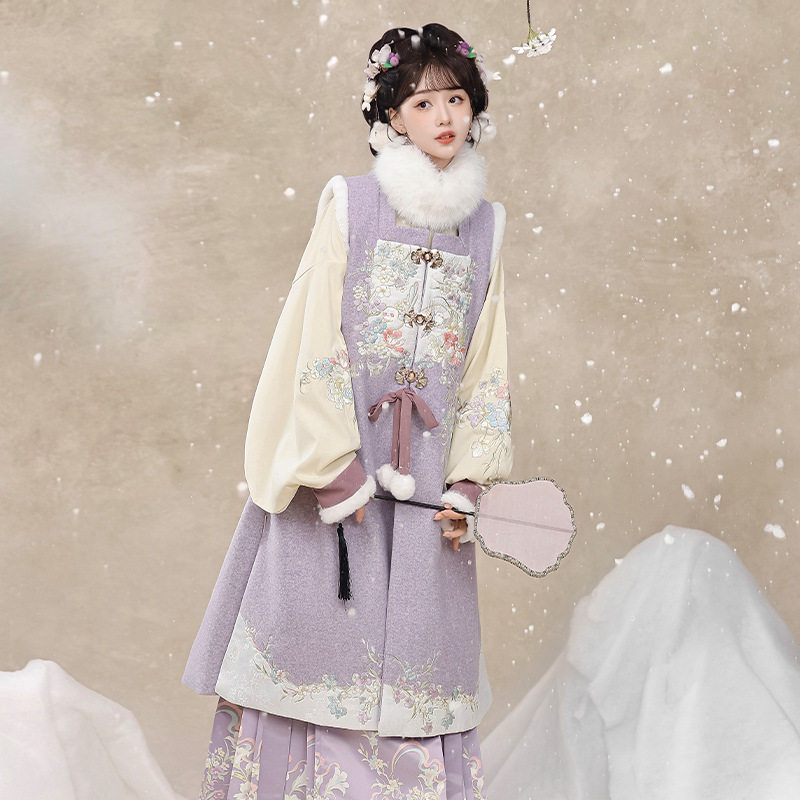 明制冬季加绒汉服马面裙套装