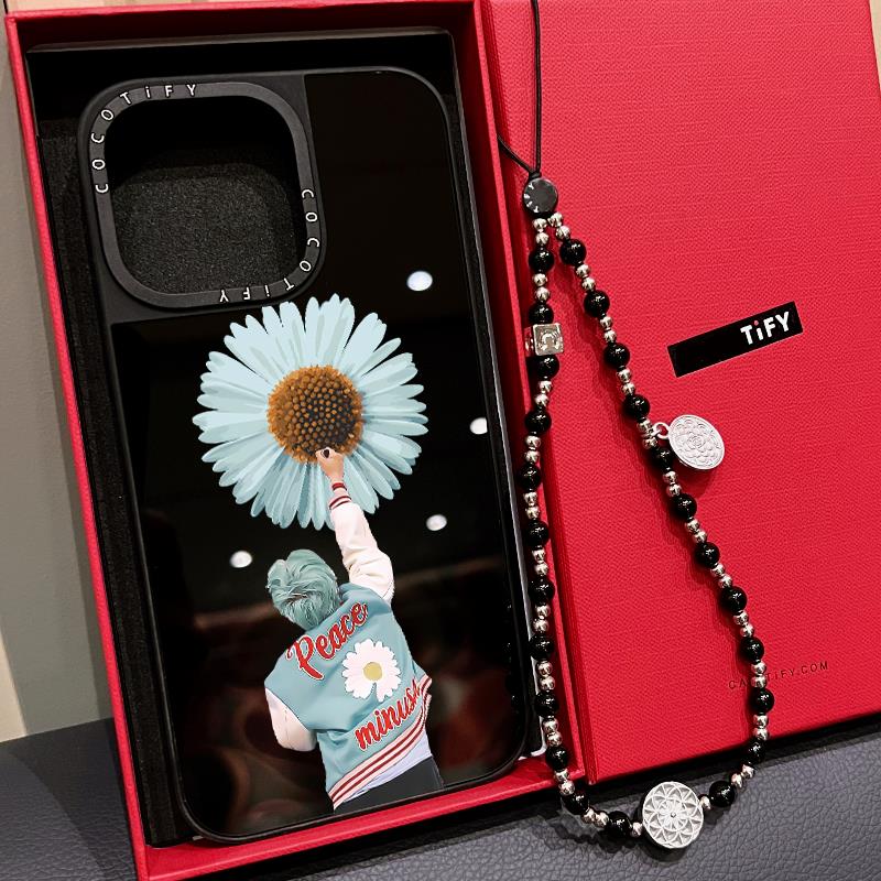 C家权志龙蓝色雏菊爱心适用苹果16promax17手机壳iphone15pro磁吸MagSafe潮牌14plus手链挂绳13新款12女