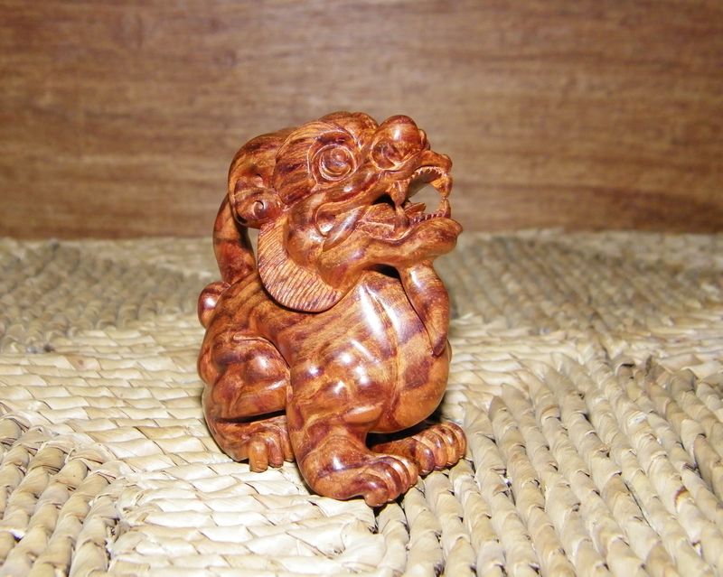 朝天吼瑞兽手把件鬼脸海南黄花梨