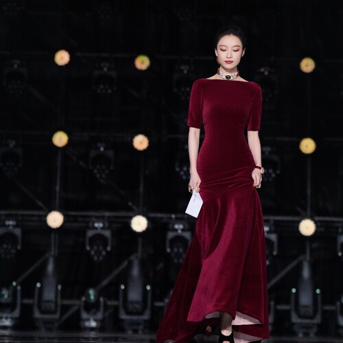 高级定制倪妮同款酒红色丝绒鱼尾礼服裙露背长款修身包臀优雅高贵