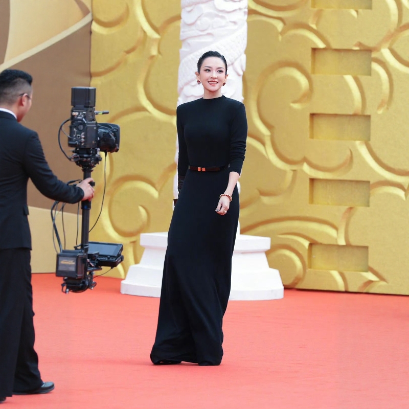 高级定制明星同款黑色礼服裙女长袖长袖修身包臀显瘦奢华大气春秋