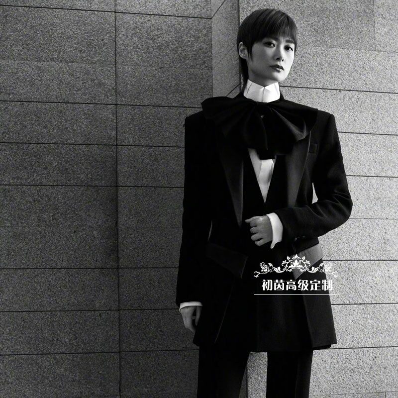 高端定制明星李宇春同款黑色西装两件套装蝴蝶结拼色喇叭裤高级感