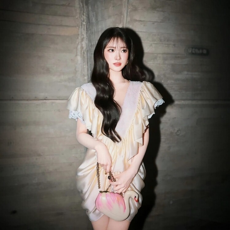 高级定制明星同款浅香槟色真丝丝绸连衣裙褶皱拼接蕾丝仙女裙优雅