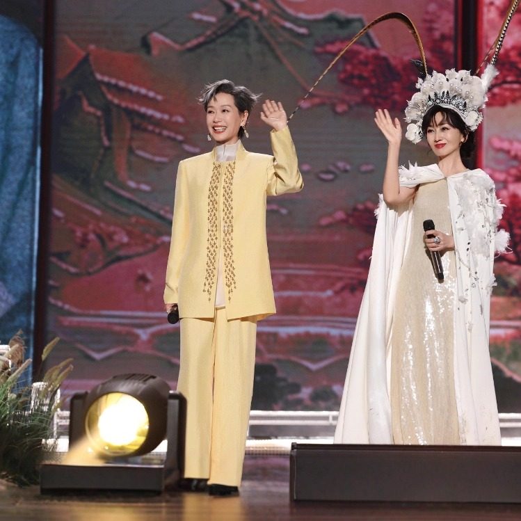 叶童舞台同款个性优雅高定黄色钉珠套装裤轻奢洋气职场演出正装女