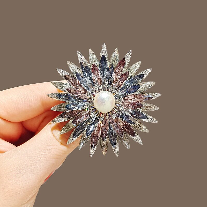 撤柜高级感太阳花奢华胸针欧美时尚水晶高档花朵胸花西装别针轻奢