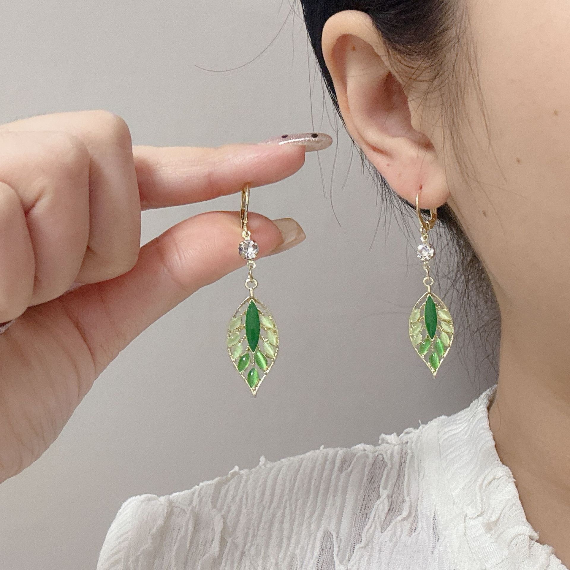 德国时尚耳饰镶钻树脂树叶吊坠耳扣女个性潮小清新耳环小众高级感
