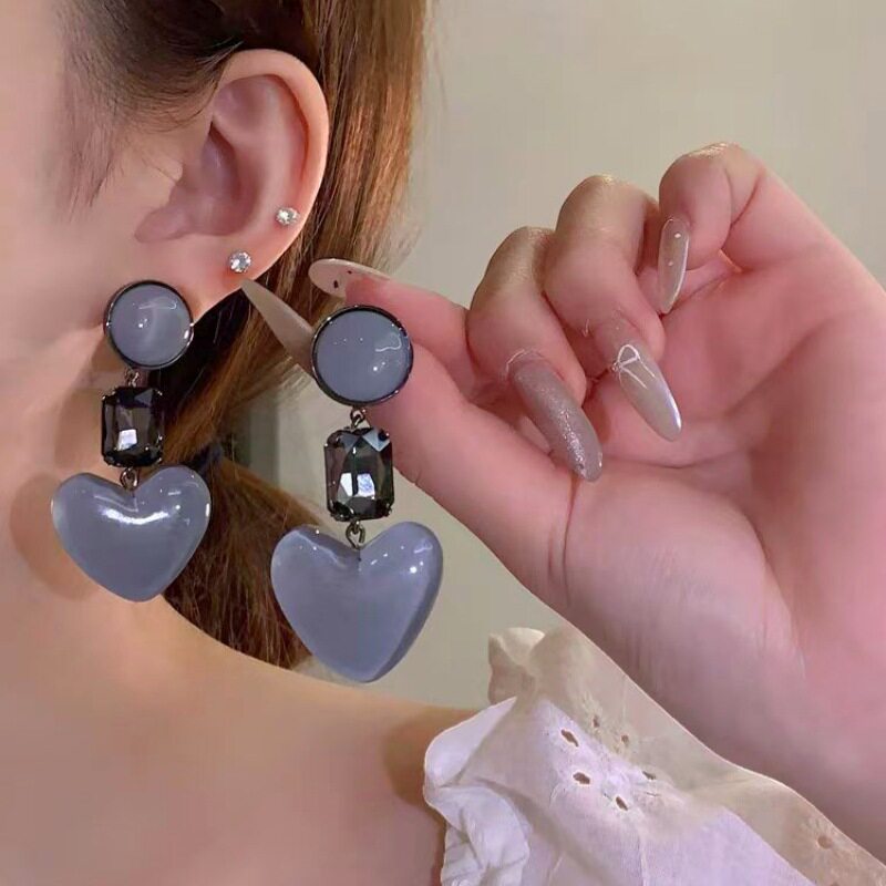 撤柜新款灰色爱心流苏耳环女轻奢ins风气质百搭耳坠个性高级耳饰