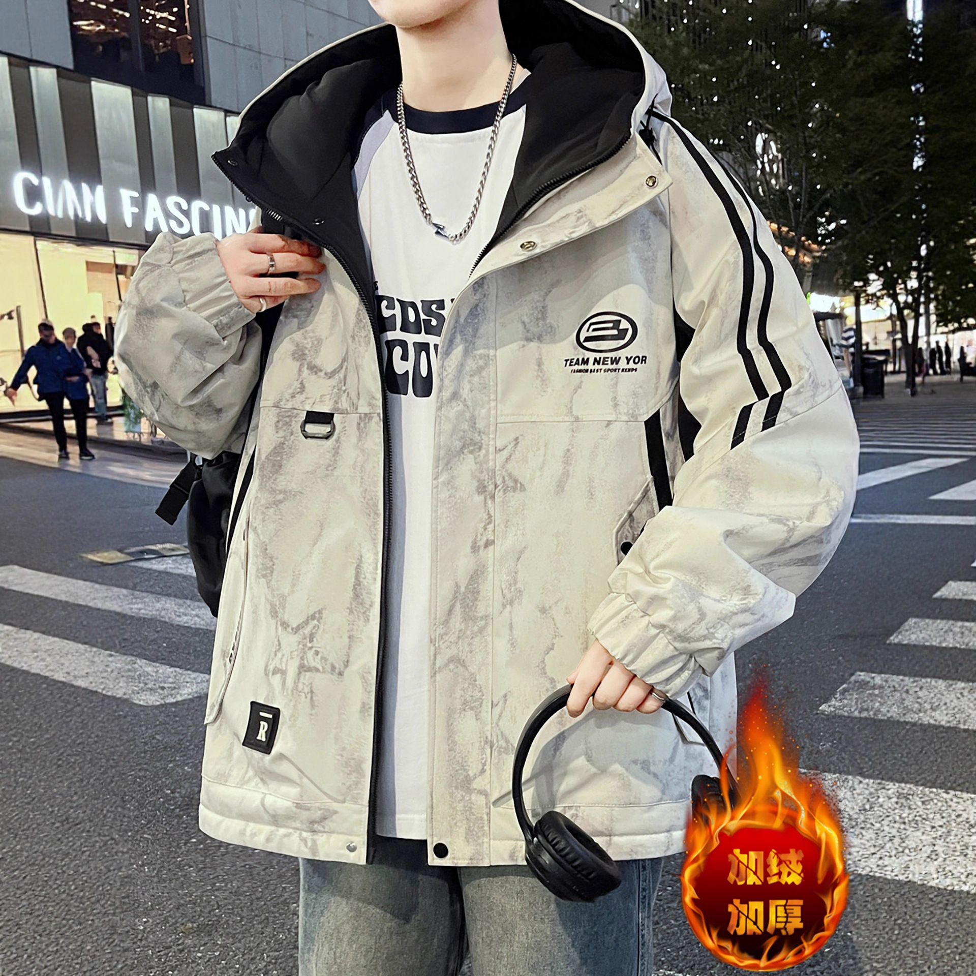 明星同款青少年户外连帽冲锋衣外套男生新款潮流时尚加绒加厚夹克