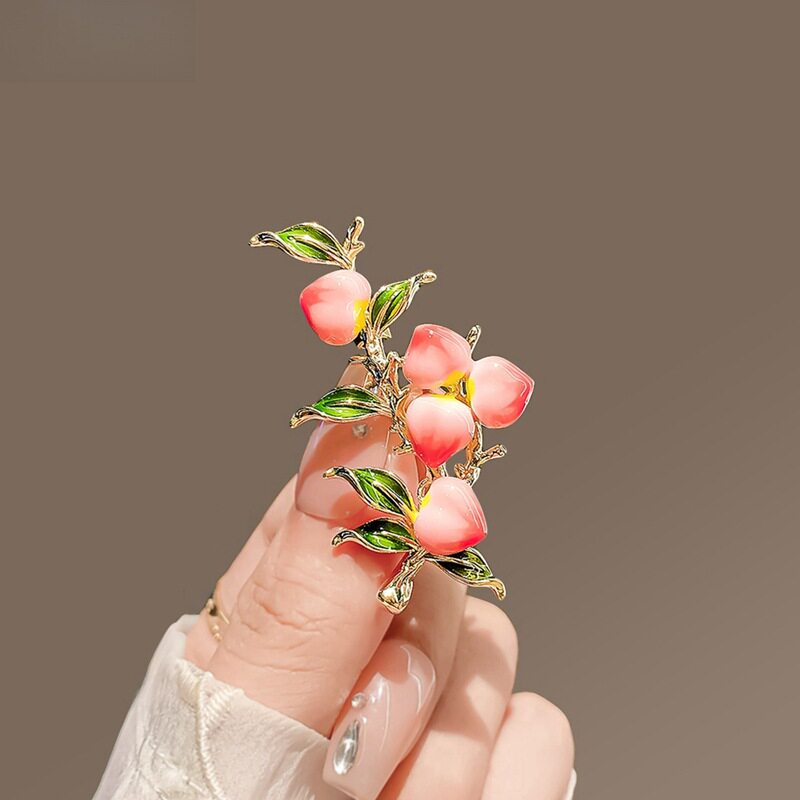 撤柜桃之夭夭水果胸针女高档小众设计水蜜桃树枝别针时尚胸花衣服