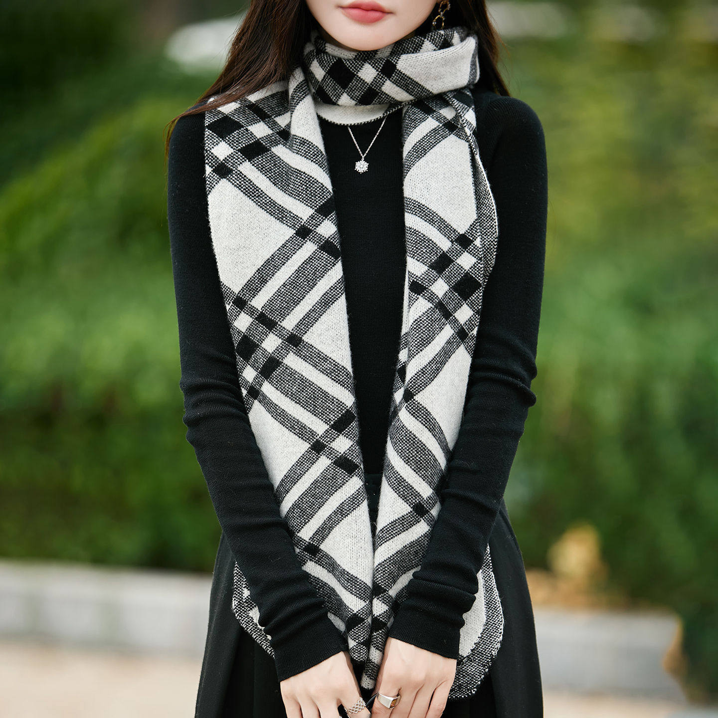 进口经典格纹纯羊毛披肩女羊毛围脖格子连帽子围巾一体加厚保暖围