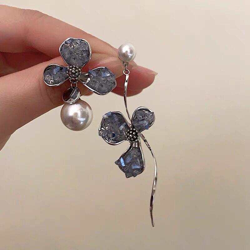 德国时尚蓝色水晶设计感耳环女不对称花朵ins小清新甜美耳钉耳饰